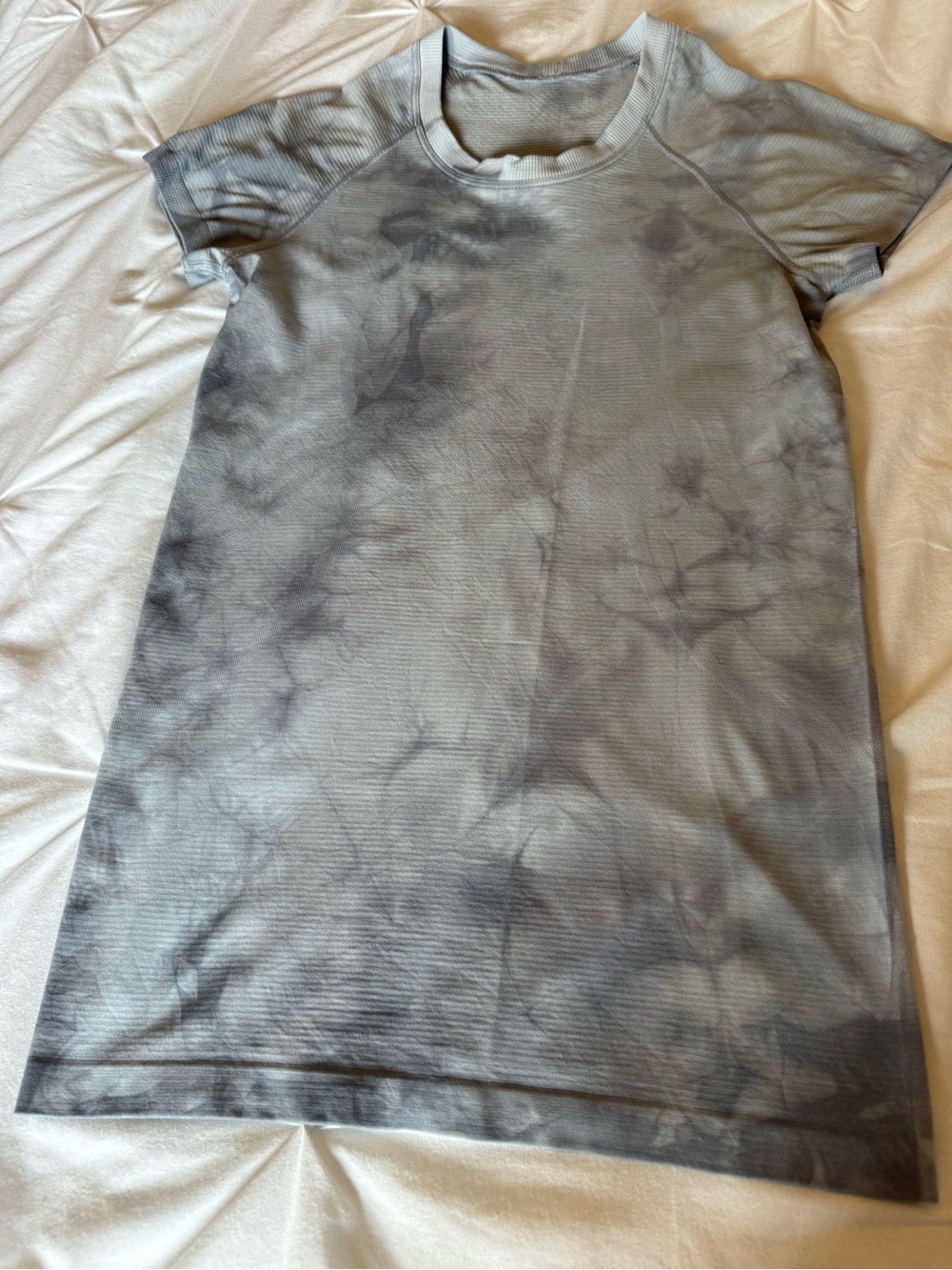 lululemon athletica Gray Tie-Dye Short Sleeve Top